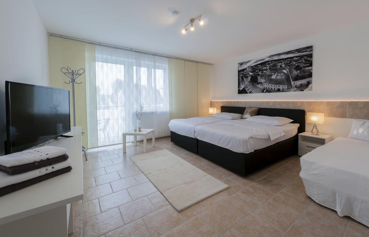 Wn Rooms Wiener Neustadt Eksteriør billede